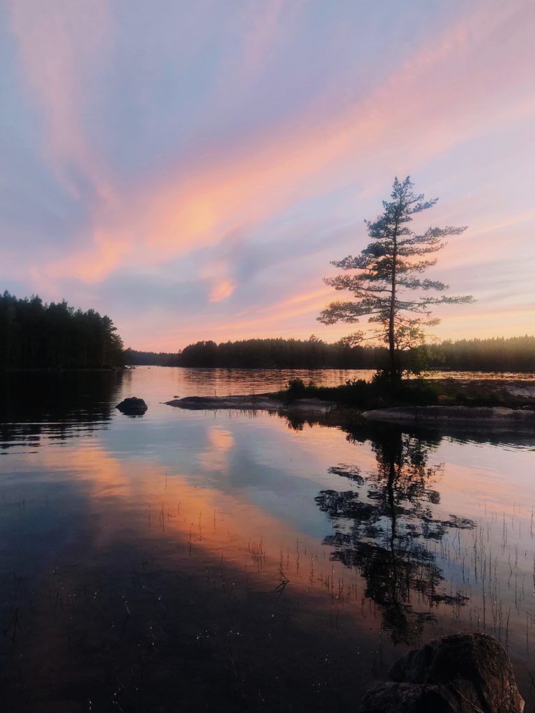 Couché de soleil sur les lacs du Dalsland en Suède